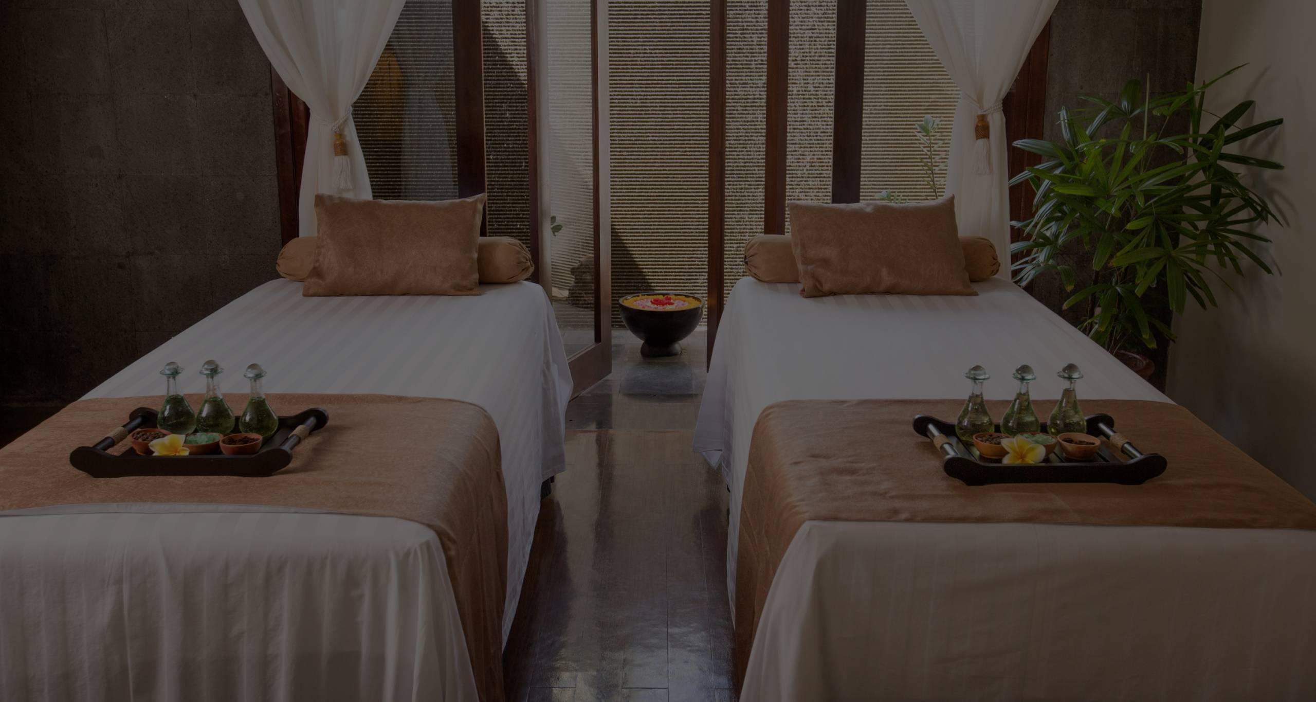 Entspannende Thai Massage in Düsseldorf bei NAKA Thaimassage & Wellness in ruhiger Spa Atmosphäre