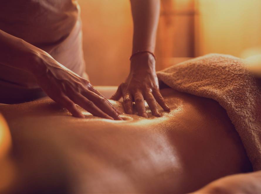 Massage gegen Rückenschmerzen bei NAKA Thaimassage Düsseldorf