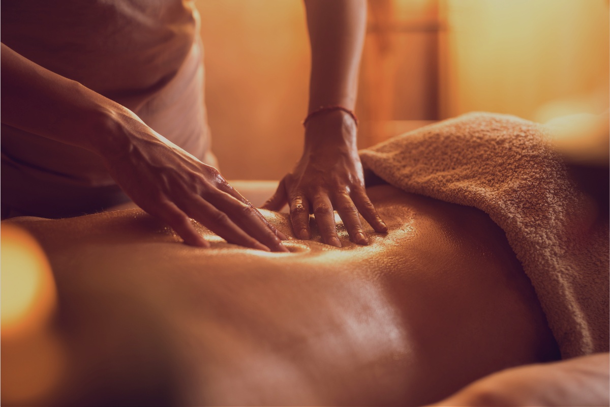 Massage gegen Rückenschmerzen bei NAKA Thaimassage Düsseldorf
